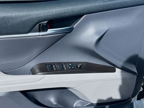 Used 2022 Toyota Camry SE w/ Convenience Package image 16