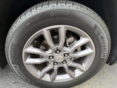 Used 2023 GMC Terrain SLT AWD/4WD image 7