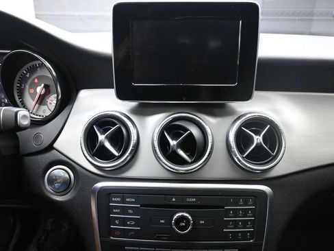 Used 2015 Mercedes-Benz CLA 250 image 11