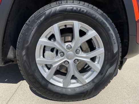 Used 2023 Jeep Grand Cherokee Limited image 10