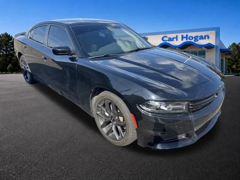Used 2021 Dodge Charger SXT w/ Blacktop Package RWD image 3