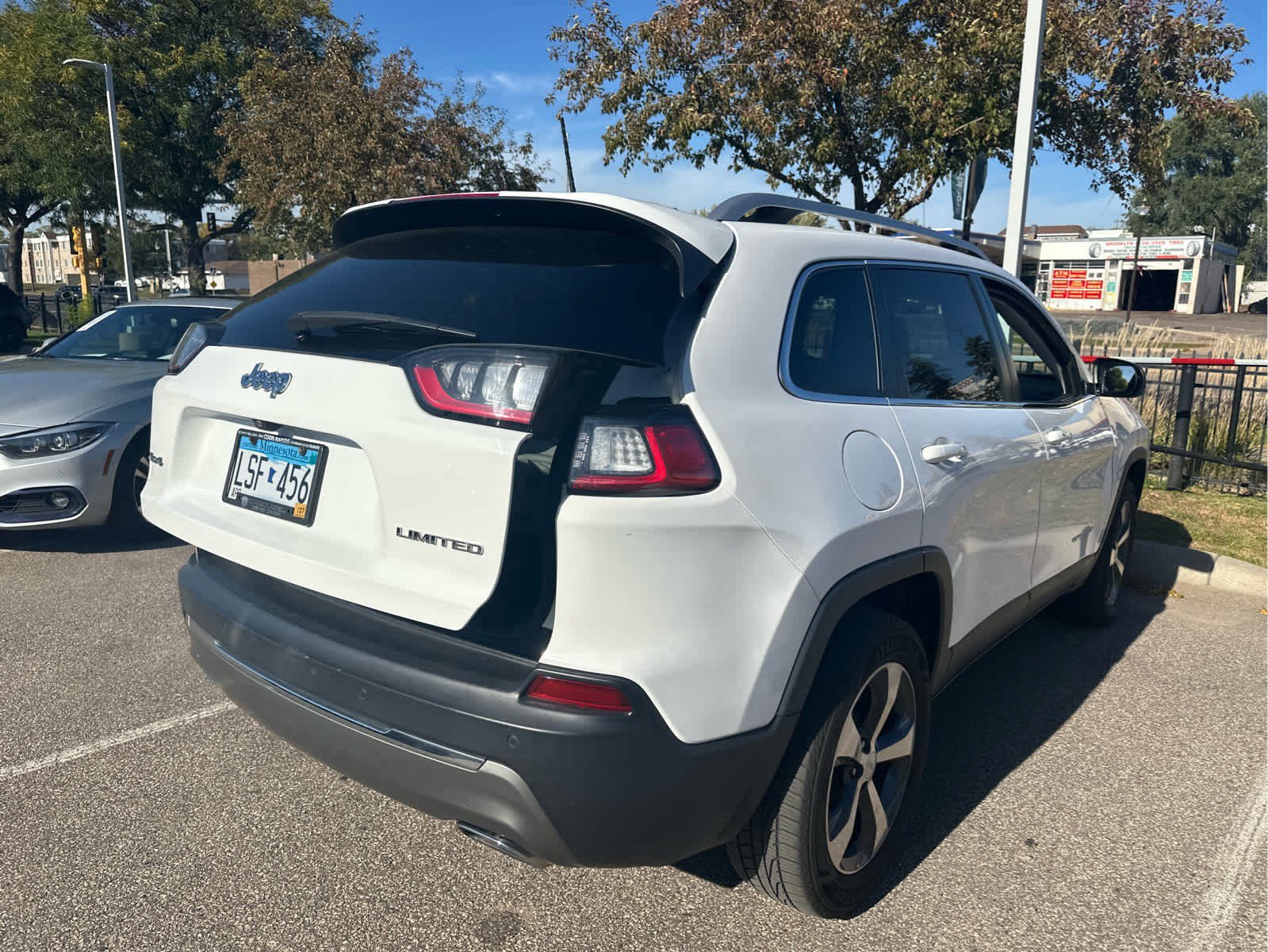 Used 2019 Jeep Cherokee Limited AWD/4WD image 3