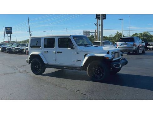 Used 2025 Jeep Wrangler Unlimited Sahara AWD/4WD image 2