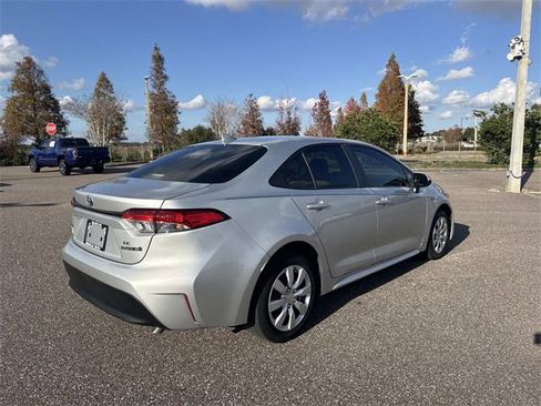 Used 2024 Toyota Corolla LE image 4