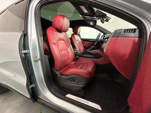 Used 2022 Porsche Cayenne E-Hybrid Coupe AWD/4WD image 23