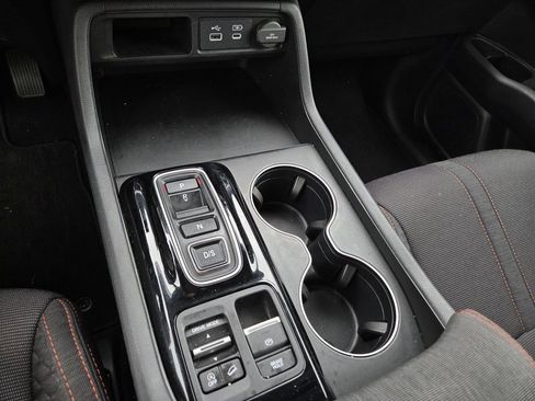 Used 2025 Honda Pilot Sport image 12