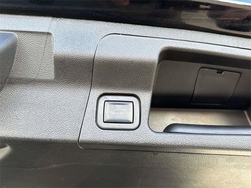 Used 2022 GMC Acadia SLT w/ Technology Package image 11