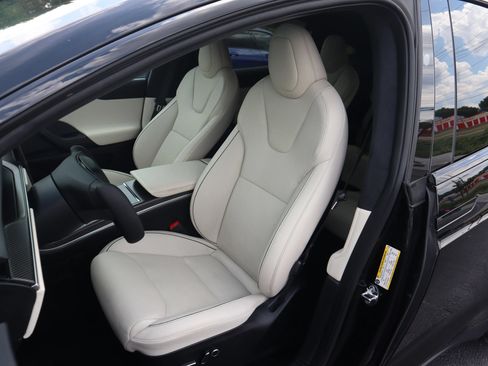 Used 2022 Tesla Model X Plaid AWD/4WD image 2