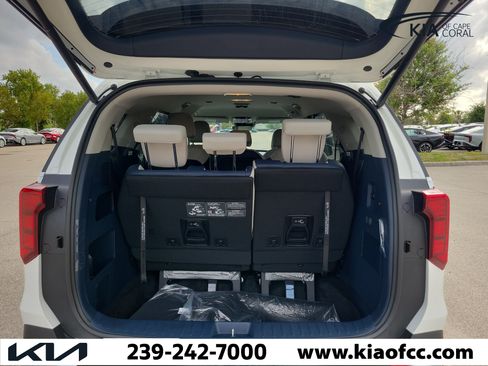 New 2026 Kia Carnival EX FWD image 11