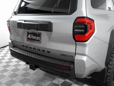 Used 2025 Toyota 4Runner TRD Off-Road image 38