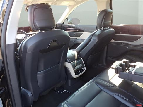 Used 2024 Lincoln Nautilus Premier image 24