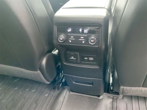 Certified 2023 GMC Acadia SLT w/ Technology Package image 31