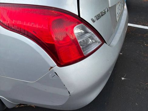 Used 2012 Nissan Versa SV FWD image 6