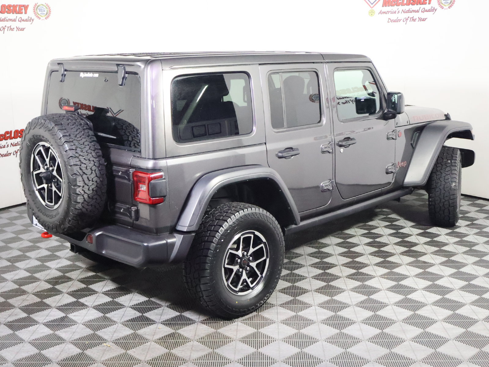 Used 2025 Jeep Wrangler Unlimited Rubicon AWD/4WD image 4