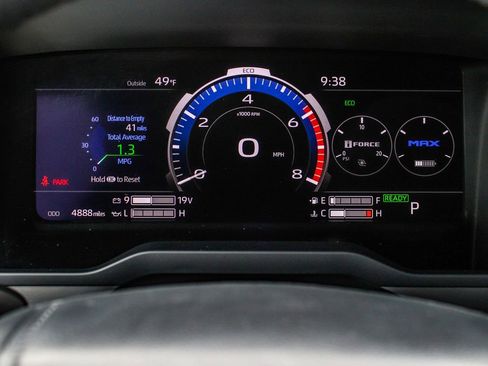 Used 2025 Toyota Tundra Limited AWD/4WD image 16