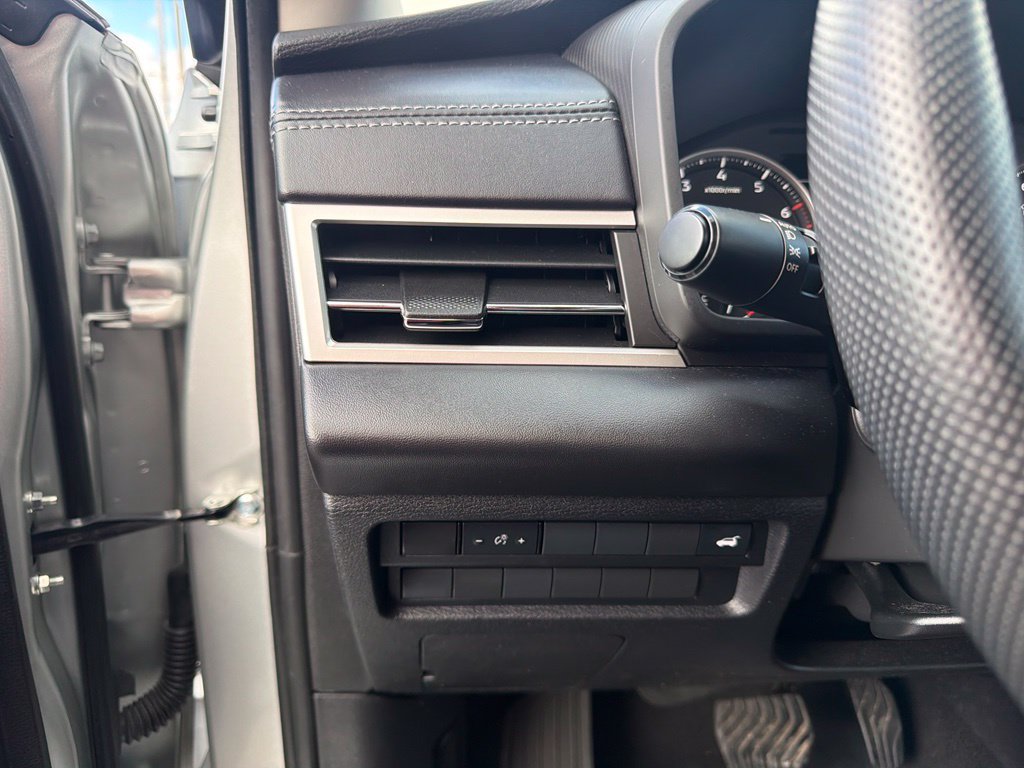 Used 2023 Mitsubishi Outlander SE AWD/4WD image 27