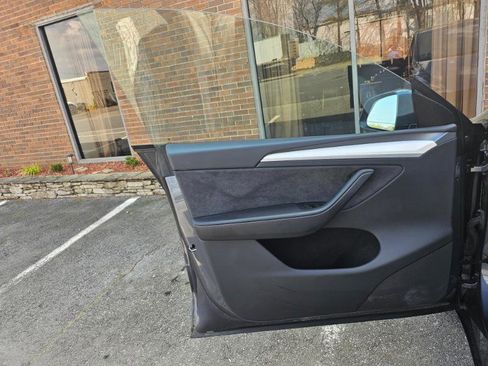 Used 2023 Tesla Model Y Long Range image 35