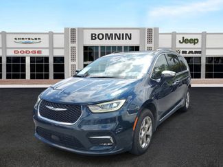 Used 2021 Chrysler Pacifica Limited w/ Uconnect Theater Family Group video 2