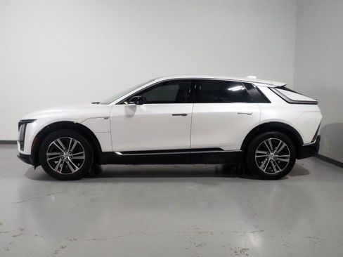 Used 2024 Cadillac Lyriq AWD Luxury image 9