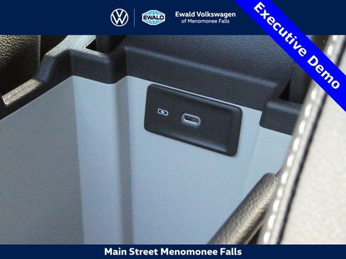 New 2025 Volkswagen Jetta SE image 18