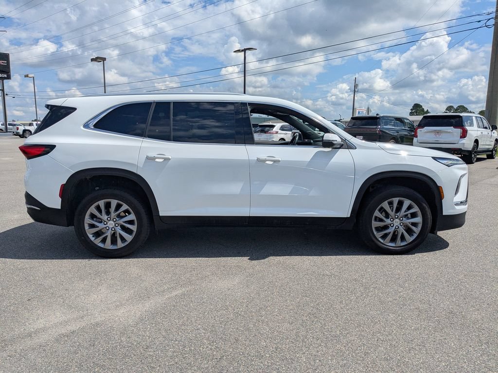 Used 2025 Buick Enclave Preferred FWD image 3