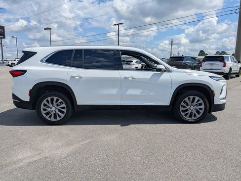 Used 2025 Buick Enclave Preferred FWD image 3