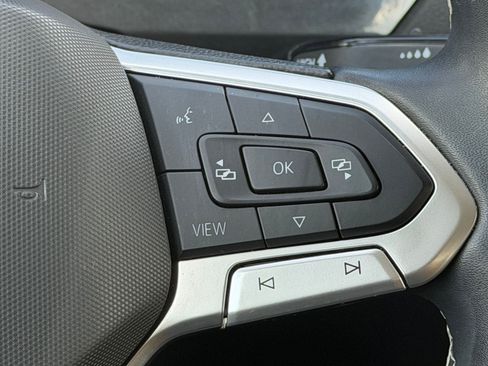 Certified 2022 Volkswagen Tiguan SE image 23