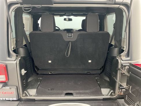 Used 2017 Jeep Wrangler Sahara AWD/4WD image 22