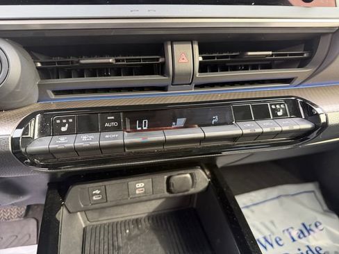 Used 2024 Toyota Prius XLE FWD image 17