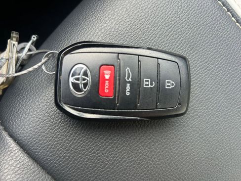 Used 2025 Toyota Camry SE image 21