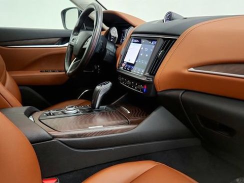 Used 2022 Maserati Levante Modena AWD/4WD image 37