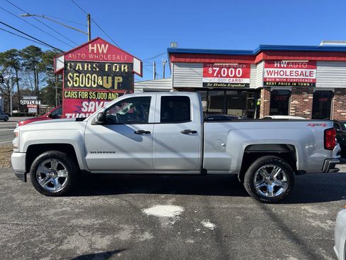 Used 2017 Chevrolet Silverado 1500 Custom w/ Custom Convenience Package image 8