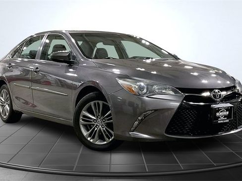 Used 2016 Toyota Camry SE image 12