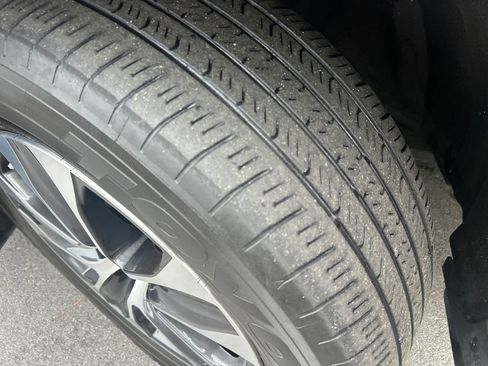 Used 2022 Toyota Highlander XLE image 28