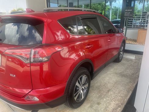 Used 2017 Toyota RAV4 XLE FWD image 6