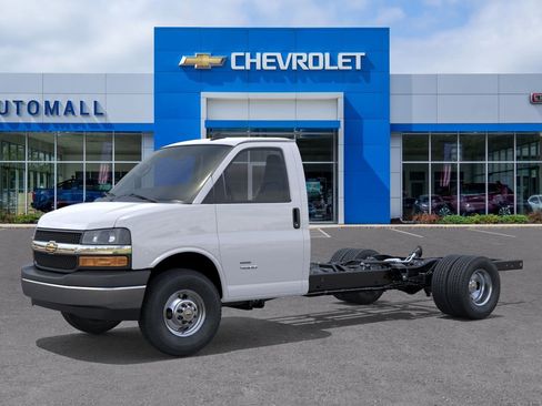 New 2026 Chevrolet Express 4500 w/ Power Convenience Package RWD image 2