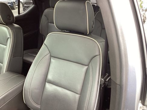 Used 2023 Chevrolet Traverse Premier FWD image 11