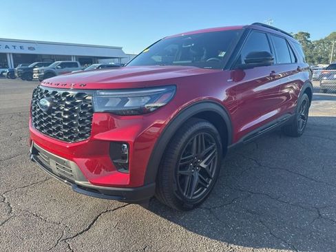 Used 2025 Ford Explorer ST-Line w/ Premium Package image 2