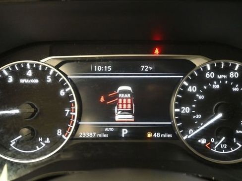 Used 2025 Nissan Pathfinder SL AWD/4WD image 32
