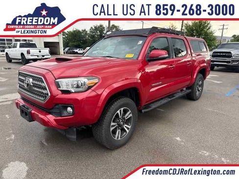 Used 2016 Toyota Tacoma TRD Sport w/ Exterior Package AWD/4WD image 1