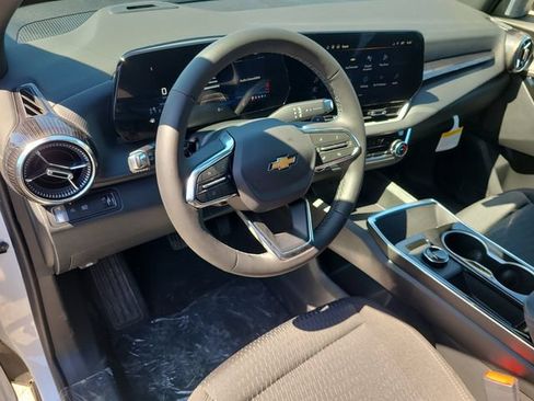 New 2026 Chevrolet Equinox LT w/ Safety and Technology Package FWD image 17