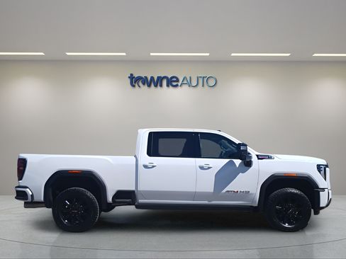Used 2026 GMC Sierra 2500 AT4 w/ AT4 Premium Plus Package AWD/4WD image 9