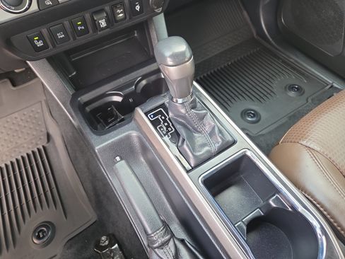 Certified 2019 Toyota Tacoma Limited AWD/4WD image 24
