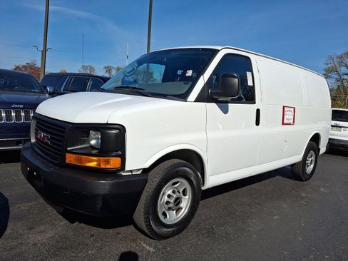 Used 2015 GMC Savana 2500 image 2