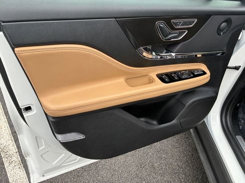 Certified 2021 Lincoln Corsair Reserve w/ Equipment Group 201A image 11