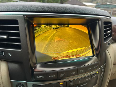 Used 2010 Lexus LX 570 4WD image 10