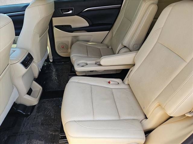 Used 2016 Toyota Highlander Limited w/ Driver Technology Package AWD/4WD image 25