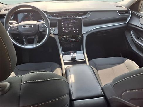 Used 2023 Jeep Grand Cherokee L Laredo image 6