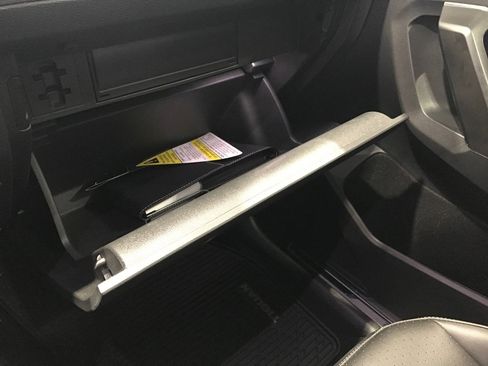 Used 2023 Volkswagen Tiguan SE R-Line image 32