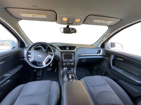 Used 2017 Chevrolet Traverse LT w/ Style and Technology Package AWD/4WD image 18